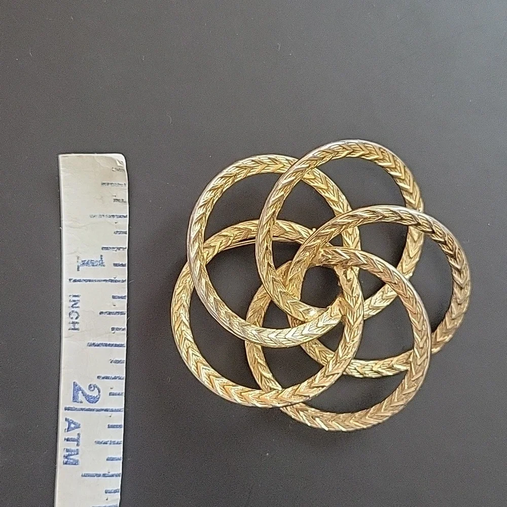 Vintage Etched Gold Tone Interlocking Rings Brooch Pin